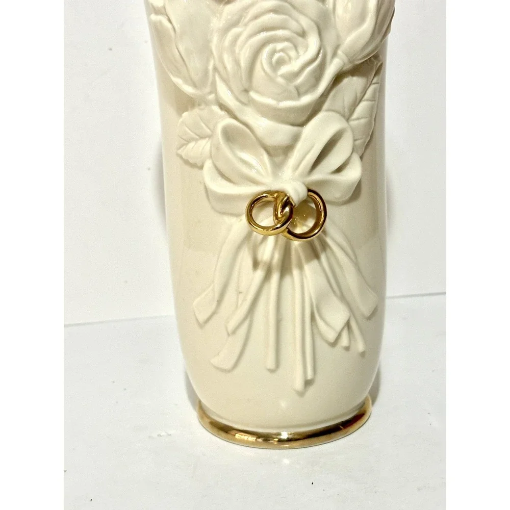 LENOX WEDDING VASE WITH ROSES AND GOLD RINGS DESIGN